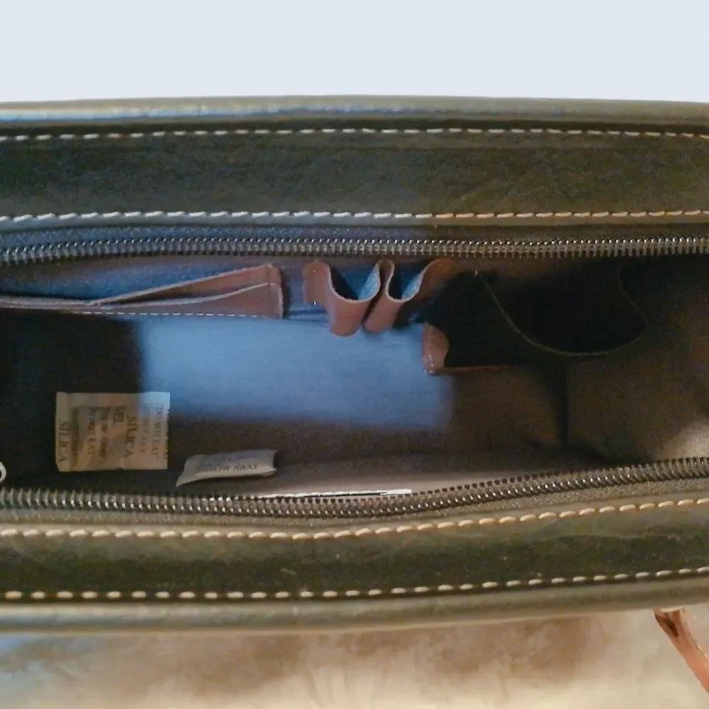 The Lynx Leather Wrislet Purse Black NWOT